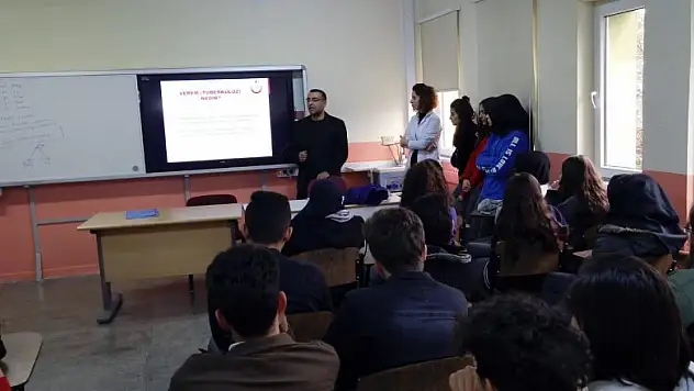 Beyşehir'de lise öğrencilerine sağlık semineri verildi