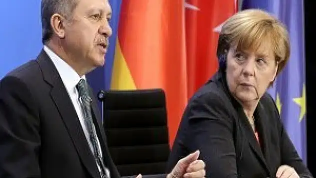 Başbakan Erdoğan Merkel ile telefonda görüştü