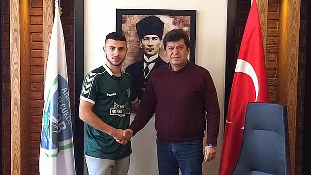 Hazar profesyonel oldu