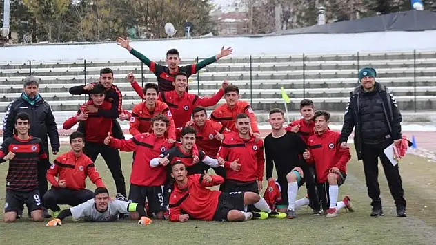 Konya Spor Lisesi  yarı finalde