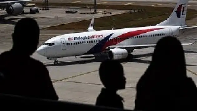 Kaybolan uçaktaki yolcuların yakınlarına tazminat