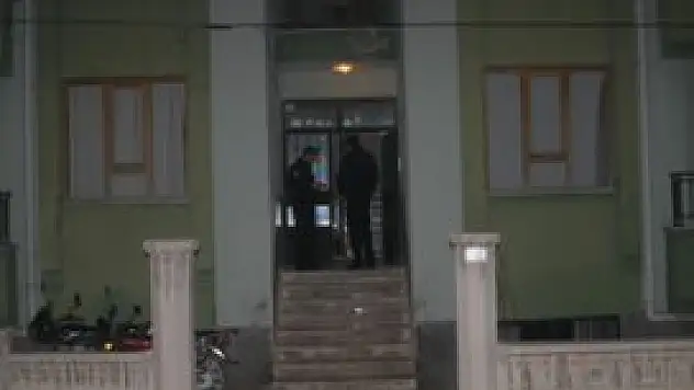 Evden uzaklaştırma intiharı