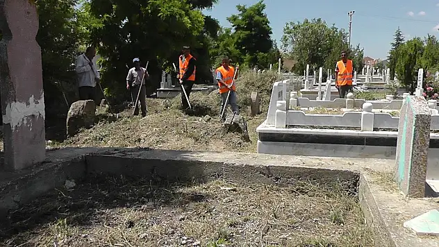 KULU'DA MEZARLIK DÜZENLEMELERİ SÜRÜYOR