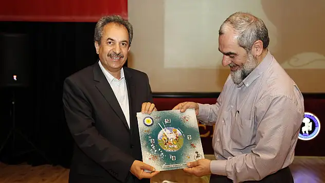 Akşehir'de, 'Evlerimizin enerjisi sabır' konferansı