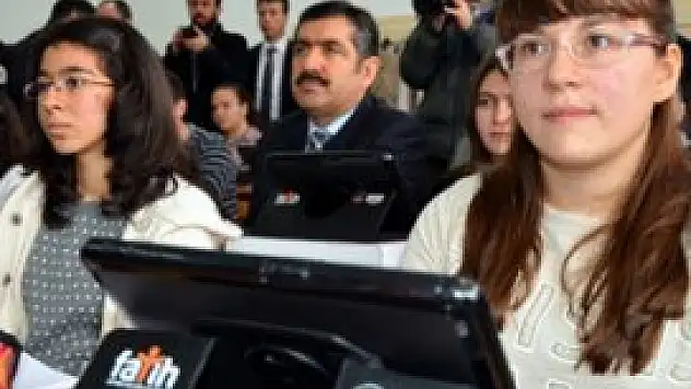 Konya'da 3 okulda 719 tablet bilgisayar dağıtıldı