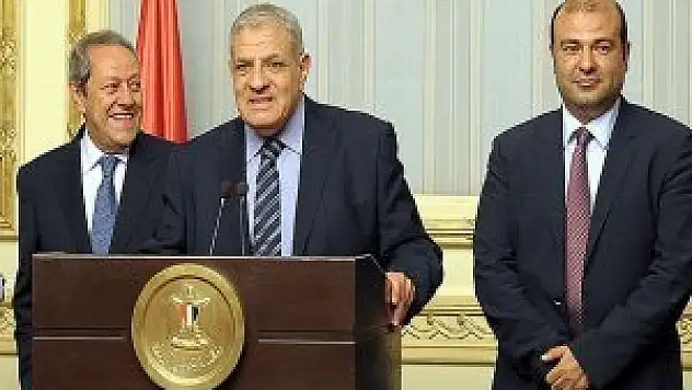 Mısır'da yeni hükumet yemin etti