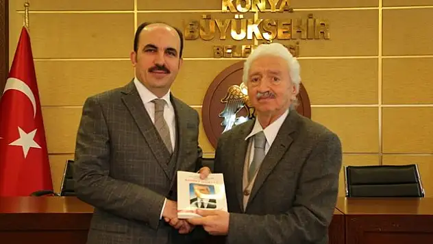 Gazeteci Kayseri'den Altay'a kitap armağanı!