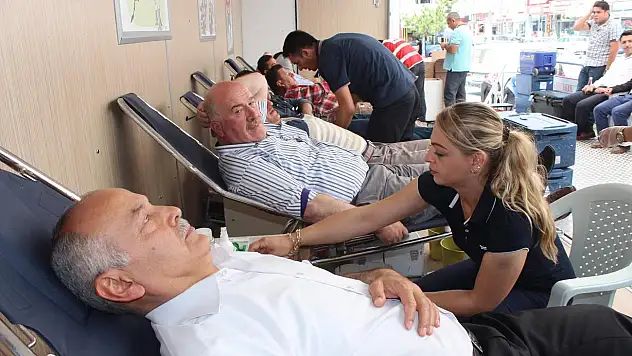 Beyşehir'de Ak Parti ilçe teşkilatı kan verdi