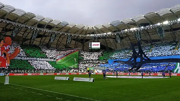 Konyaspor taraftarından müthiş koreografi!