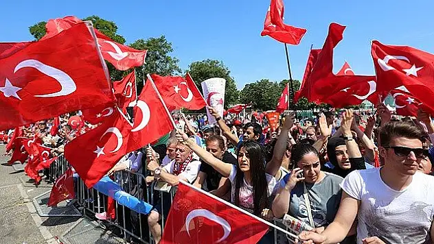 Viyana'da coşkulu kalabalık Erdoğan'ı bekliyor