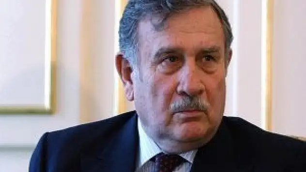 Eski Başbakan hastaneye kaldırıldı