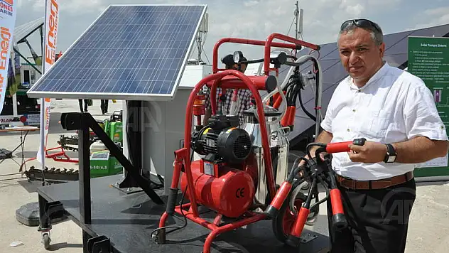 Güneş enerjisi ile çalışan süt sağma makinesi yaptı