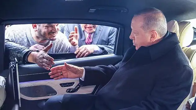 Cumhurbaşkanı Erdoğan minibüsçülerle sohbet etti