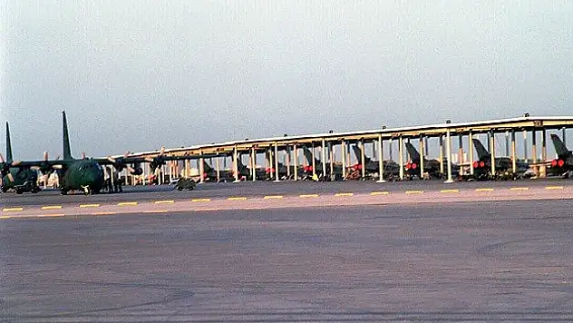 İran 130 savaş uçağını Irak'a iade etti