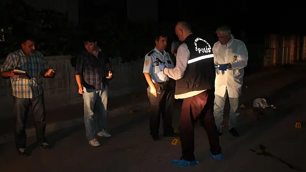 Sokak ortasında saldırıya uğrayan iki kişi öldü