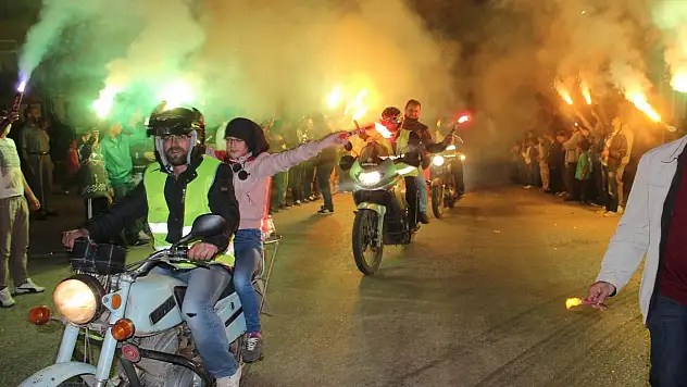 Motosiklet sevdalılarının köprülü kanyon gezisi