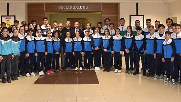 Selçuklu başarılı sporcuları ödüllendirdi