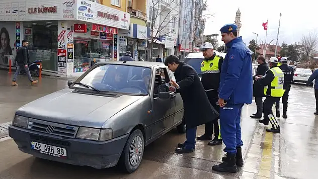 Seydişehir Kaymakamı Erdoğan sokakta trafik uygulaması yaptı
