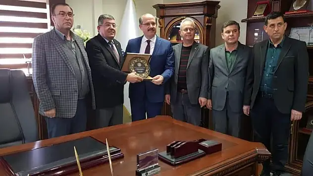 Karapınar'ın vergi rekortmenleri plaketle ödüllendirildi