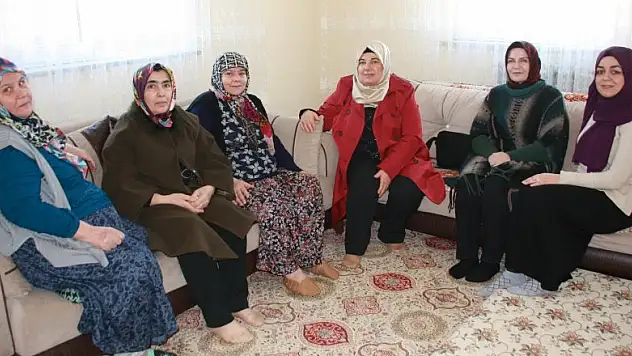 Karatay Belediyesi Kadın Meclisi İhtiyaç Sahipleri İle Yardımı Buluşturuyor