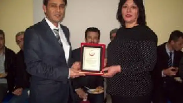 Karapınar'da emekli hemşireye teşekkür plaketi