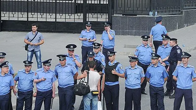 Ukrayna'da 17 bin polis işten çıkarıldı