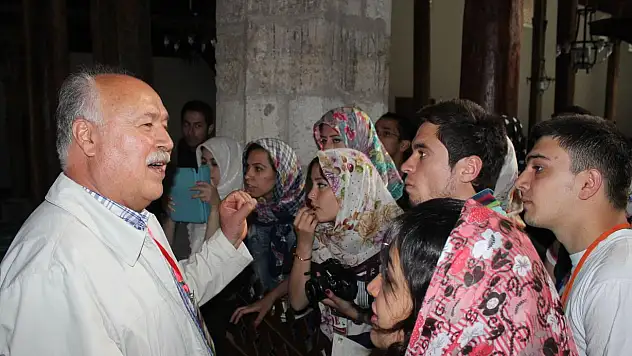 Tarihi Eşrefoğlu camisini ziyaret