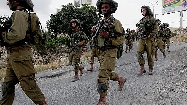 İsrail 10 Filistinliyi daha gözaltına aldı