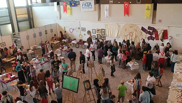 Balkanlarda Komek sergisi