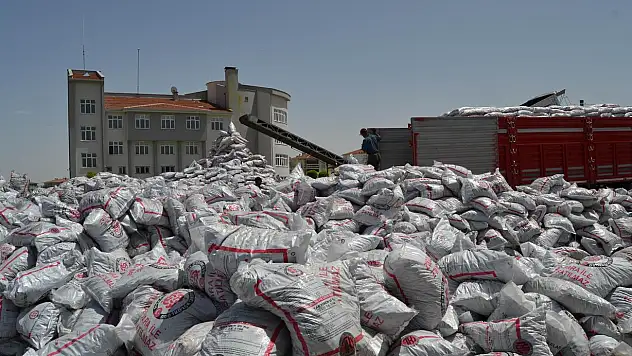 İhtiyaç sahiplerine kömür dağtımı