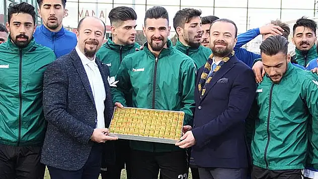 Yavru Kartal'a tatlı dopingi!