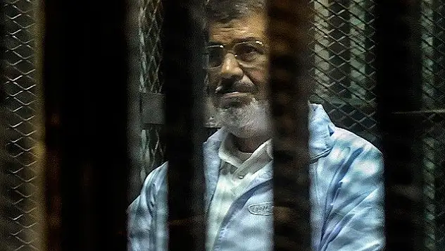 Mursi'nin davasına erteleme