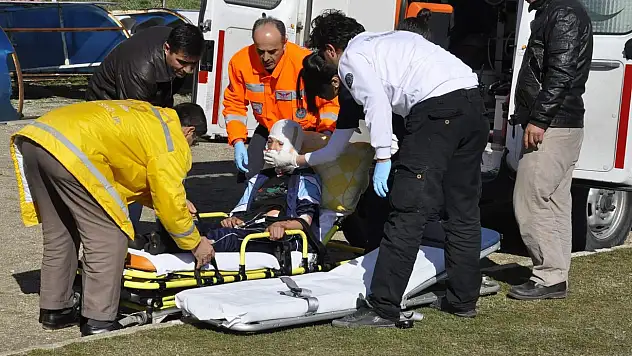 Silahla oynarken kendini vurdu