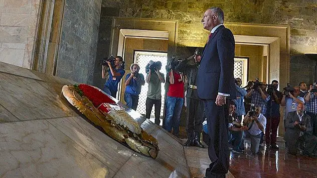 İhsanoğlu Anıtkabir'i ziyaret etti