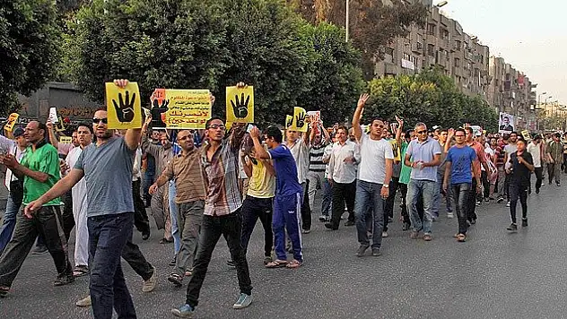 Darbeyi protesto çağrısı
