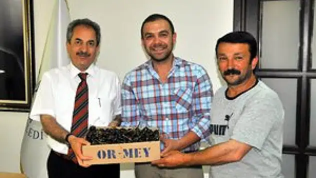 Kiraz birincisinden başkana kiraz