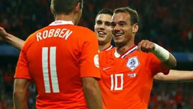Robben ve Sneijder FIFA'lık oldu!