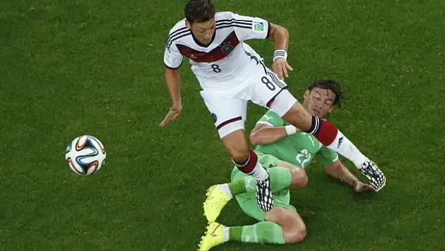 Panzerler uzatmada bileti kaptı!