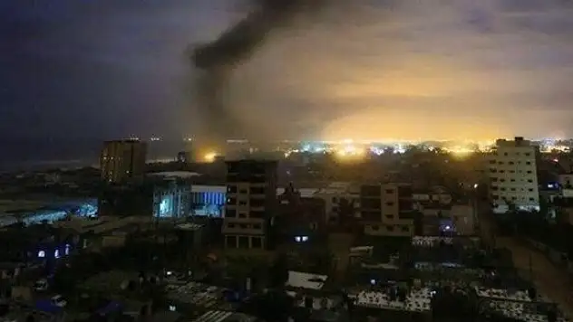 İsrail sahurda Gazze'yi üç koldan bombaladı