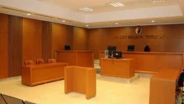 Türk bayrağını indiren zanlıya 14 yıl hapis cezası