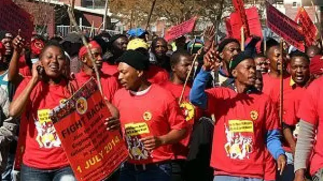 Güney Afrika'da 220 bin metal işçisi greve gitti