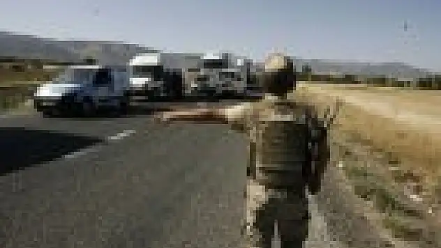 Örgüt yandaşları yine yol kapattı