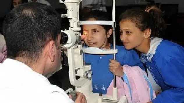 Eğitim süresi uzadıkça miyop riski de artıyor