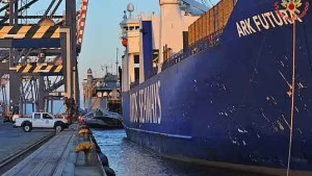 Kimyasal silahlar ABD gemisine aktarılıyor