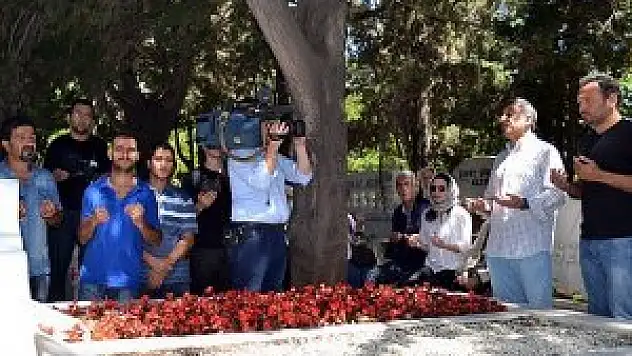 Kemal Sunal mezarı başında anıldı