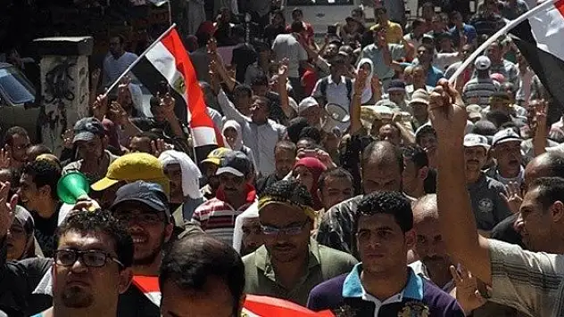 Mısır'da polis 1 göstericiyi öldürdü