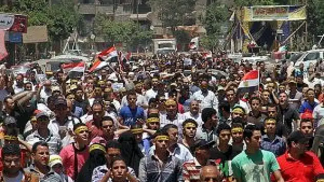 Mısır'da gösteriler devam ediyor