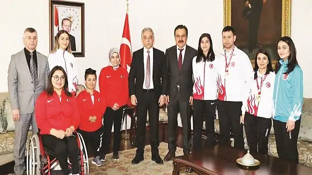 Madalyalı sporculardan Vali Toprak'a ziyaret