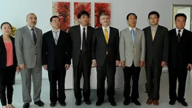 ÇİNLİ HEYET BAŞKAN AKYÜREK'İ ZİYARET ETTİ