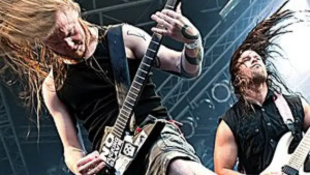 Konserde başını sallarken ölüyordu